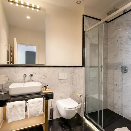 בית הארחה Spagna Luxury 4*