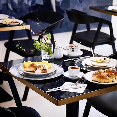 Pensión Spagna Luxury 4*